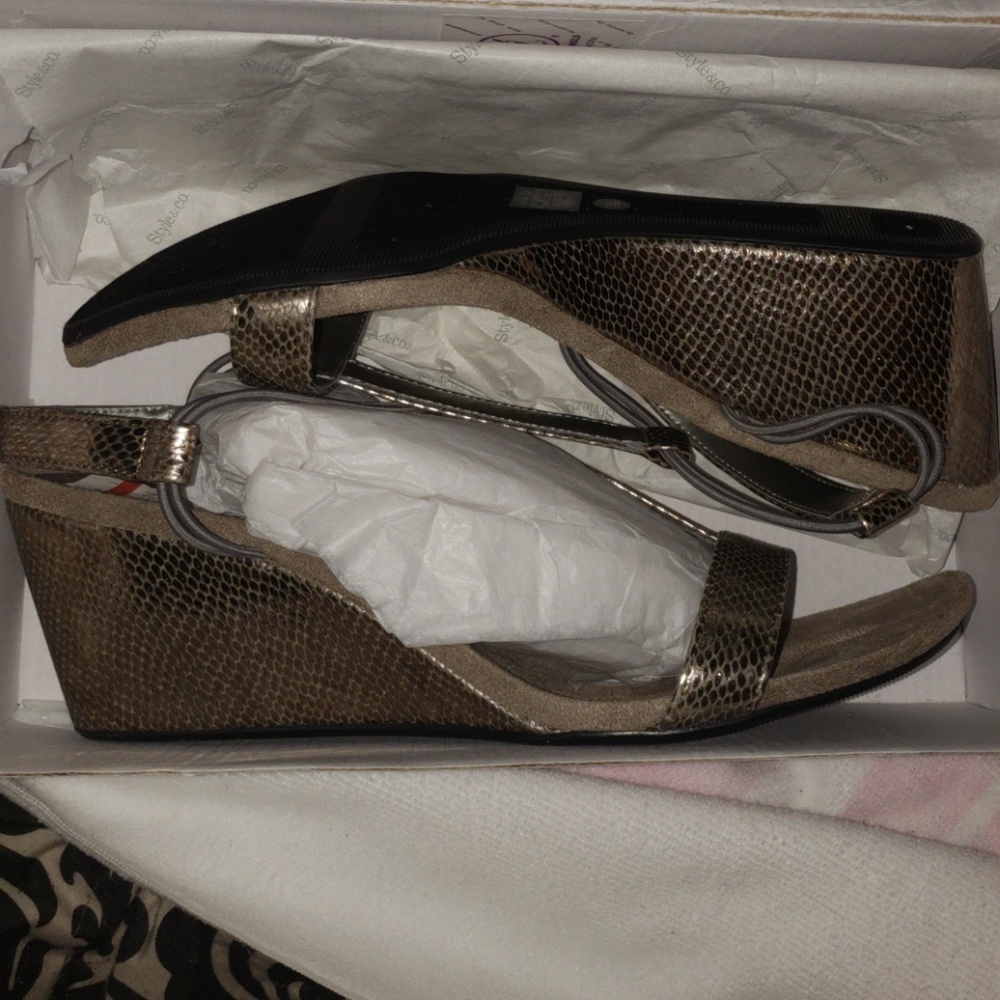 Style and Co platform shoes (NEW)